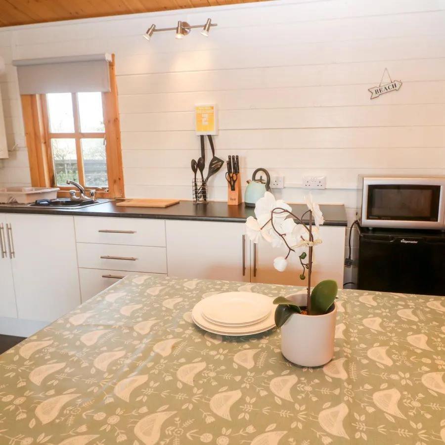 Trevenna Cabin Сент-Остел Экстерьер фото